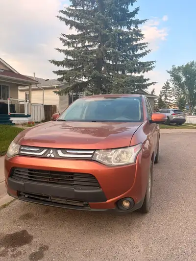 NEED GONE 2014 Mitsubishi Outlander Runs and drives great No major issues Driven daily 4WD. Will nee...