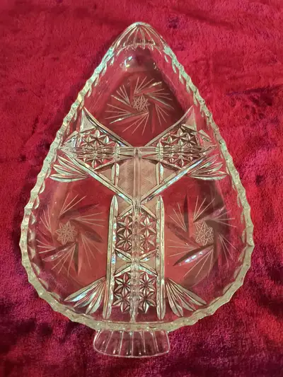 Pinwheel Hobstars Glass Cut Dish, View more