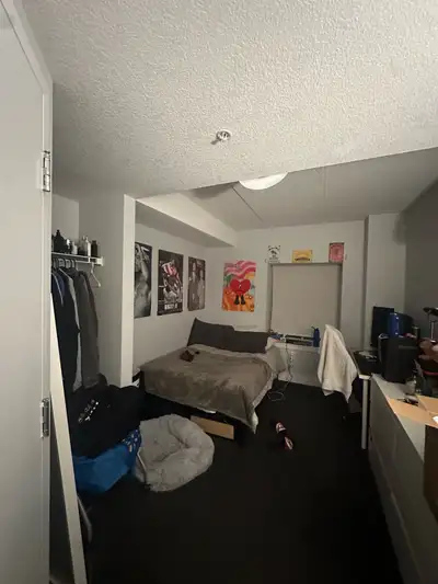 Room for rent from May to August •Large open-concept living space with plenty of natural light • Ful...