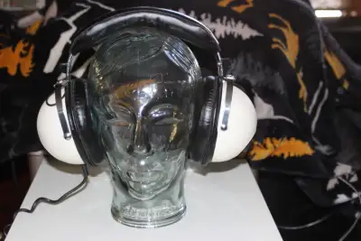 Vintage Concerto SH-1500 Headphones. Mint Condition, View more