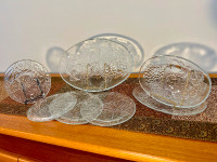 PRESSED CLEAR GLASS SERVING PLATES