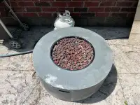 Outdoor propane fire pit