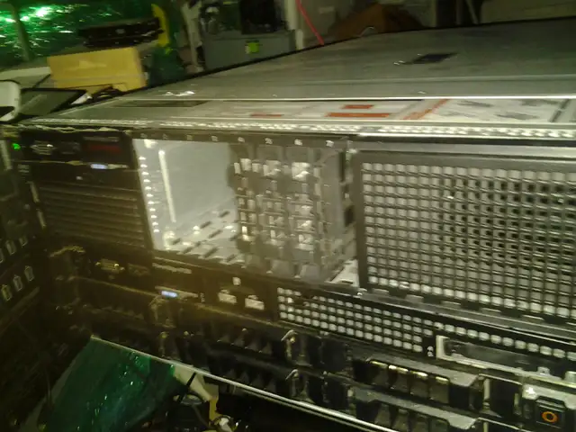 dell poweredge r720  2 cpu 32g  200+ servers 900+pc MAC laptops in Servers in City of Montréal - Image 6