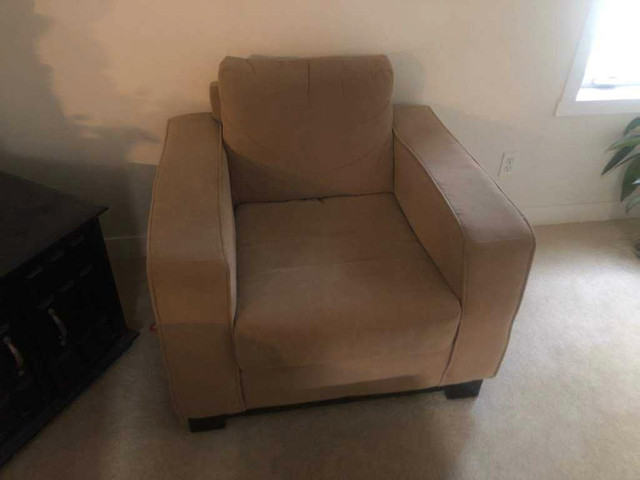 Matching Loveseat and Chair in Couches & Futons in Calgary - Image 3