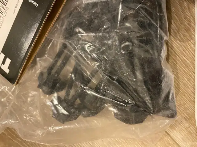 Brand New Thule 835 Hull-A-Port Pro Kayak Carrier in Canoes, Kayaks & Paddles in London - Image 10