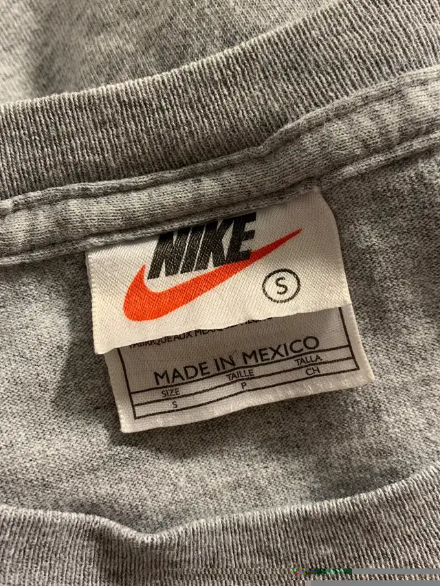 Vintage 90s Nike Spellout Logo Grey Short Sleeve T-Shirt Size S in Men's in Mississauga / Peel Region - Image 6