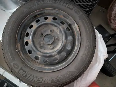 Michelin x-ice 195/65R Steel rim, 5 stud. Elantra 06-11035-01 Zka3zn S2wr2 0213526 0209501 Barely us...