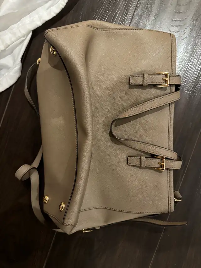 Michael Kors Bag - Gray in Women's - Bags & Wallets in City of Toronto - Image 3