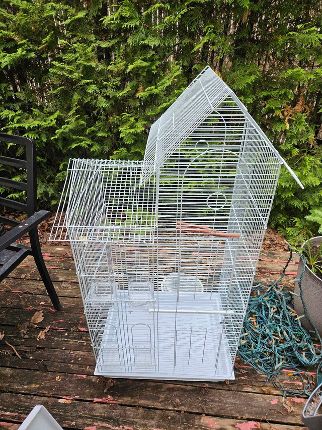 voliere. blanche maison neuve  dans Oiseaux à adopter  à Laval/Rive Nord