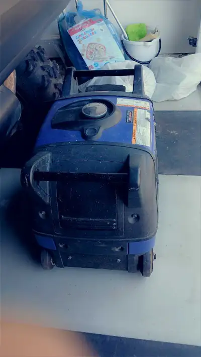 2021 inverter 3000,110 plug in,30 amp,battery charger system,electric start, good on fuel....used on...