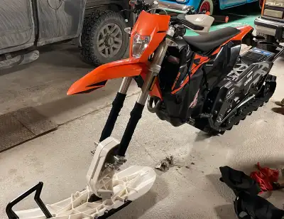 Camso DTS129 2020 snow-bike kit 12h on it. Airpro forks, winter thermostat, engine jacket, winter ai...