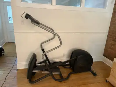 Remanufactured price is USD 3,199. Selling for CAD 650. The Precor EFX 5.21si is one of the best Pre...