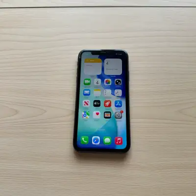 iPhone 11 64gb black , View more