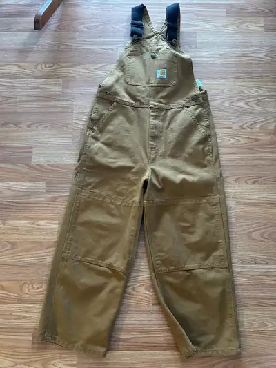 Selling a pair of kids carhartt bib overalls. Size 10. Like new condition, no rips |