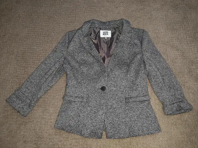 VERO MODA Women 3/4 Blazer / Dress Suit Jacket - Size 8 Medium in Women's - Tops & Outerwear in Calgary - Image 2