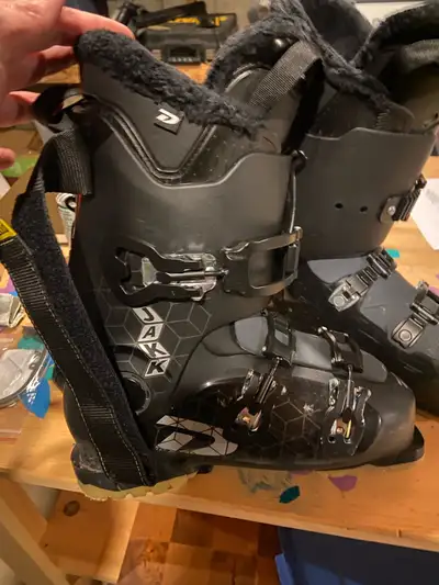 Dalbelo Jakk ski boots. Mondo 265. Size 8.5 men’s. Purchased last year and they were used 9 times.