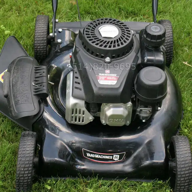 Tondeuse à gazon essence gaz Yard Machines 132cc OHV lawn mower in Lawnmowers & Leaf Blowers in City of Montréal - Image 3