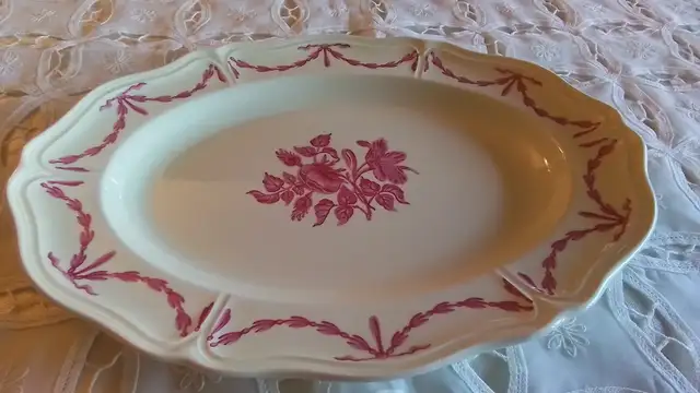 WEDGWOOD QUEENS SHAPE PLATTER 13.5 - WILLIAMSBURG HUSK - ENGLAND in Arts & Collectibles in City of Toronto - Image 3