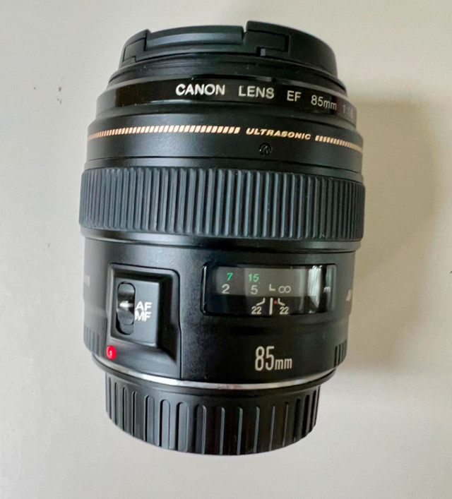 Canon objectif Ef 85. mm. 1.8f dans Appareils photo et caméras  à Longueuil/Rive Sud