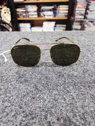 Lunettes de soleil Gucci neuve , View more