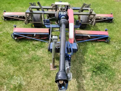 tondeuse à pelouse à 5 rouleaux coupe la pelouse d`une largeur de 10 pieds les rouleaux se lèvent ma...