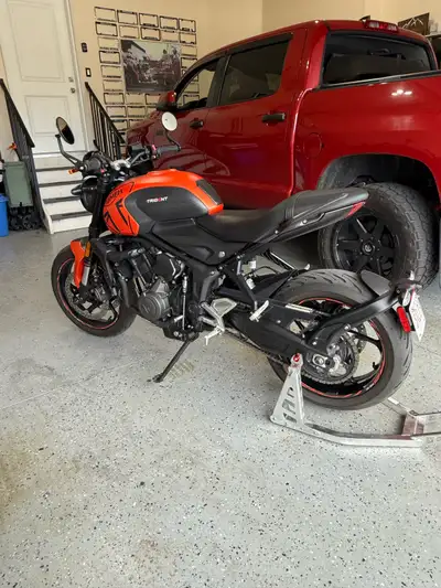 2023 Triumph Trident , perfect condition, no scratches never dropped , 5000kms , lots of accessories...