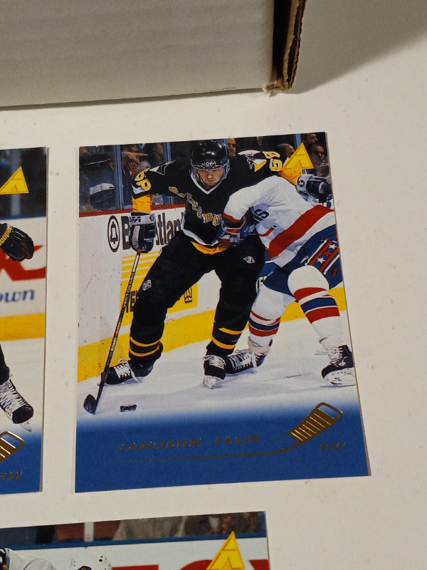 Hockey Cards Sets Pinnacle 1995,Pro Set 1992 Gretzky in Arts & Collectibles in Trenton - Image 3
