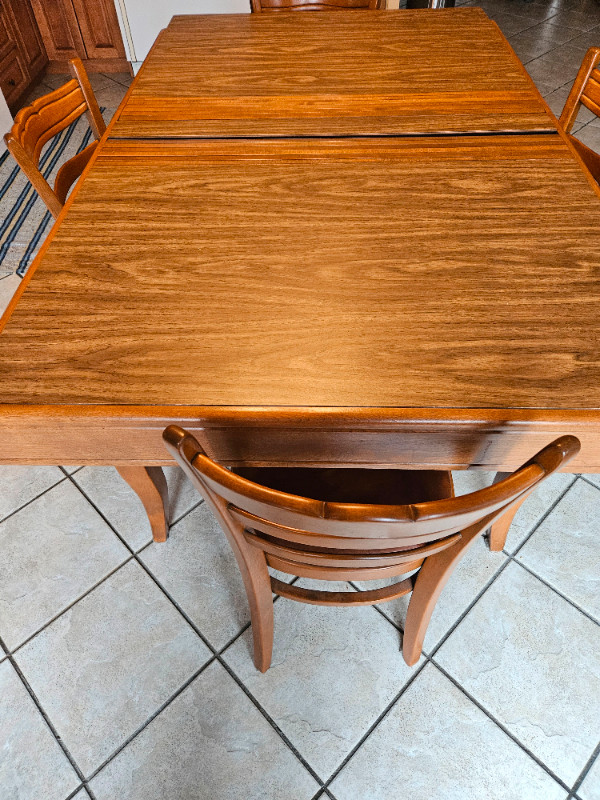 Table de cuisine en chêne 40x55 avec rallonge fait 96 po dans Mobilier de salle à manger et cuisine  à Saint-Jean-sur-Richelieu