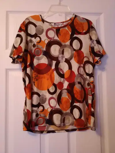 Women's short sleeve top size L, View more