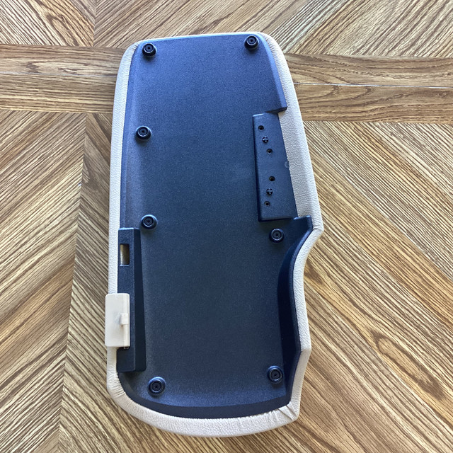 2010-2013 Corvette Center Console Lid in Other Parts & Accessories in Winnipeg - Image 2