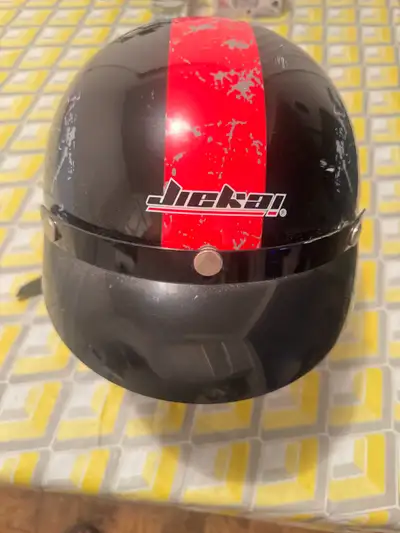 Casque moto neuf,jamais utilisé.Taille universelle, certifié DOT