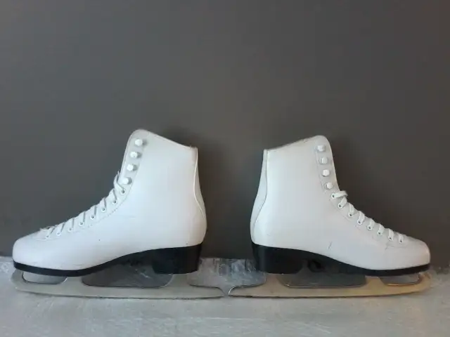 Patins à glace femme (2 pres X 7-7.5)(3 pres X 7.5-8)/$40.00 pre in Skates & Blades in City of Montréal - Image 11