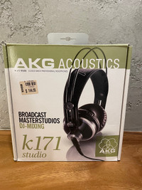 AKG k171 DJ mixing headphones