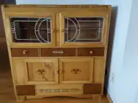 Vaisselier/Cabinet antique à vendre