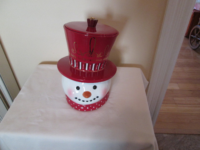 SNOWMAN COOKIE JAR in Holiday, Event & Seasonal in New Glasgow - Image 3