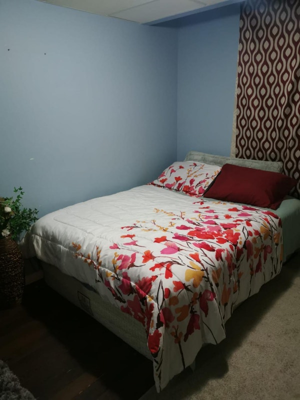 NICE FURNISHED ROOM IN TIMBERLEA BY INDEPENDANT STORE ( 650 ) Room