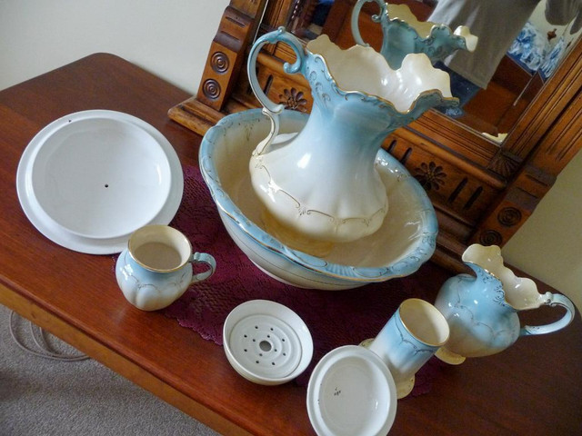 Antique Stoke on Trent Devon Ware Feildings England 9Pc Wash Set in Arts & Collectibles in Oakville / Halton Region - Image 3