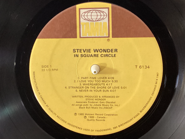 STEVIE WONDER (IN SQUARE CIRCLE) GATE-FOLD WITH BOOKLET VINYL LP in Arts & Collectibles in Winnipeg - Image 9