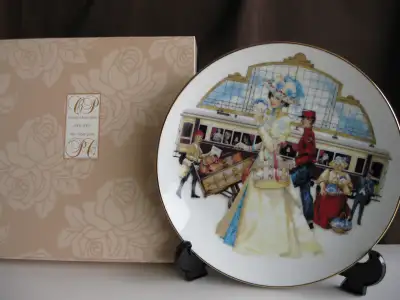 Avon Collectibles , vintage Mrs ALBEE plates 1999 to 2011, View more