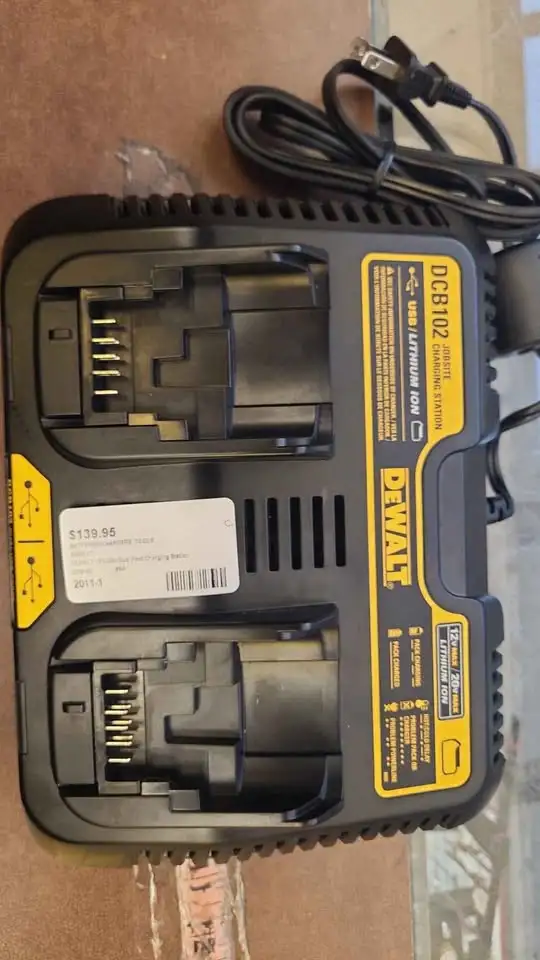 Dewalt Battery Charger in Power Tools in Edmonton - Image 2