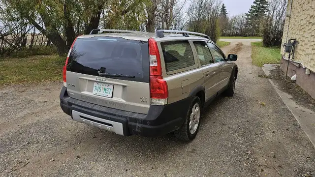 05 Volvo XC70 in Cars & Trucks in Saskatoon - Image 7