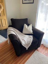 XL dark chocolate colour lounge chair 