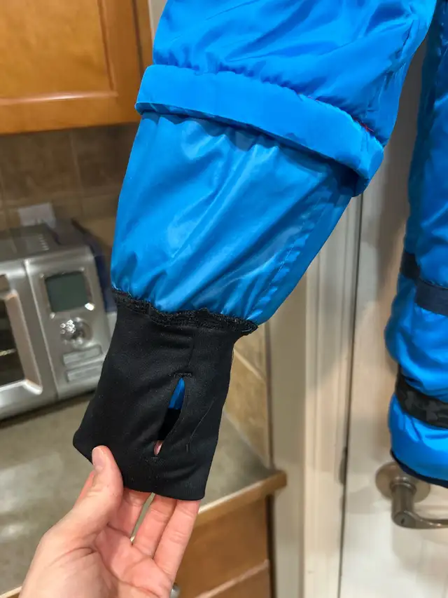 Boy’s UNDER ARMOUR Insulated  Snowboarding Jacket (L 14-16) in Kids & Youth in Calgary - Image 8