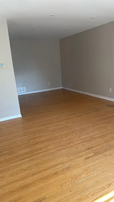 One room available for couples or two girl or two boys in a clean and peaceful house located in Malt...