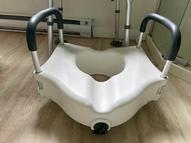 Raised toilet seat in Health & Special Needs in Dartmouth