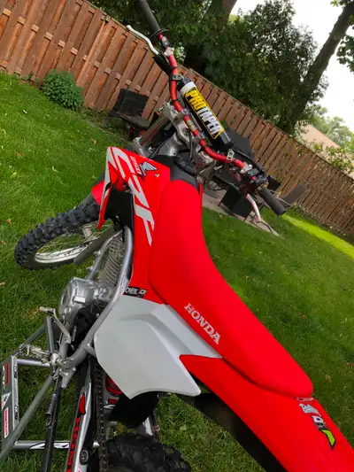 Has a blow right suspension seal