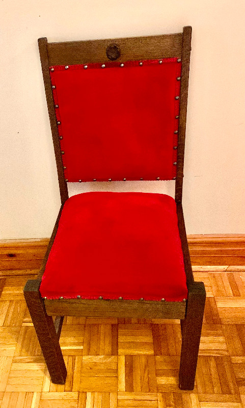 Antique Red Velvet TutorRose Chair in Chairs & Recliners in City of Toronto - Image 2