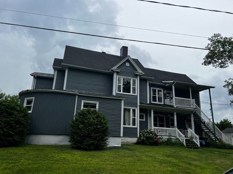 Appartement 5/2 avec grande cour et stationnement Locations longue