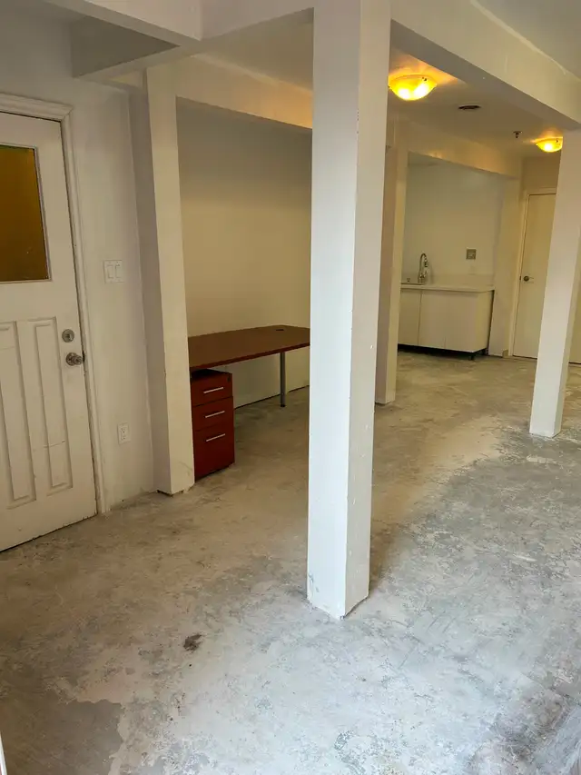 Commercial Space for lease-Oakville/Mississauga Border in Commercial & Office Space for Rent in Oakville / Halton Region - Image 4