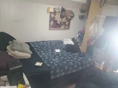 Room for rent for female close to Kennedy station